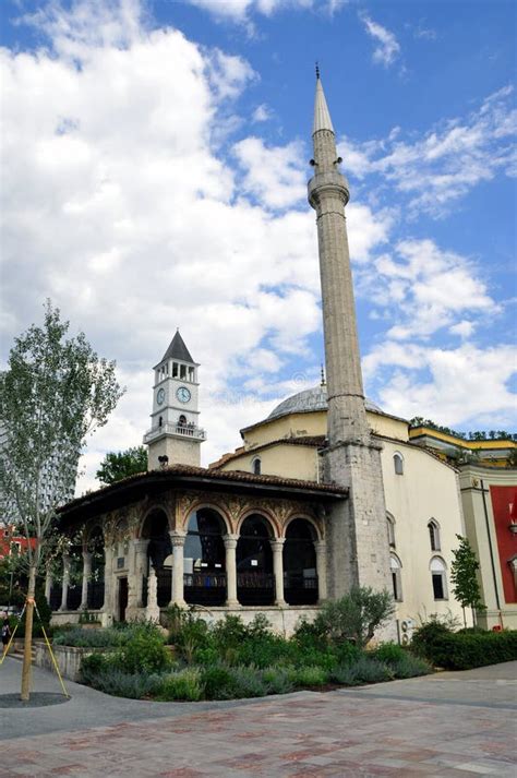 Moschea Di Bey Di Ethem E Torre Di Orologio A Tirana L Albania Immagine