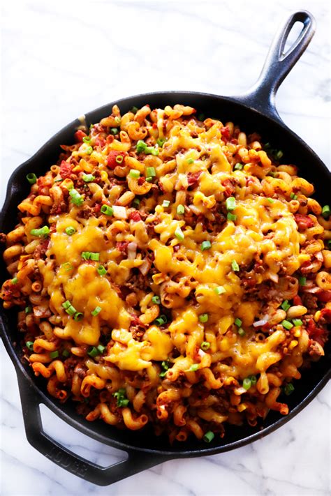 White cheddar mac and cheese full of flavor, this creamy white cheddar mac and cheese features roasted tomatoes as a tangy balance. Taco Mac and Cheese - Chef in Training