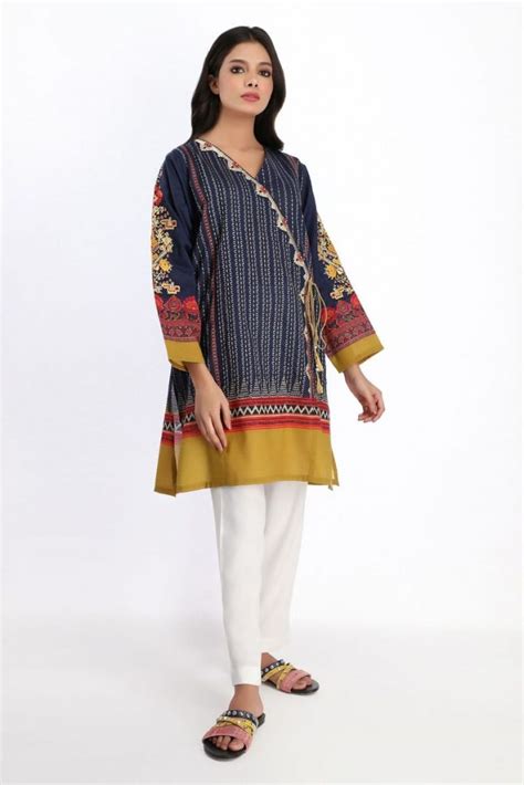 khaadi stylish summer kurtas and dresses pret spring collection 8
