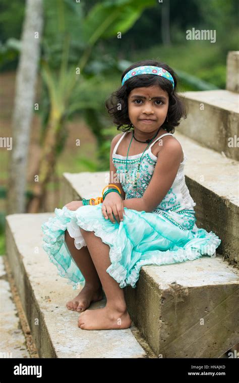 Sri Lankan Girl Hi Res Stock Photography And Images Alamy