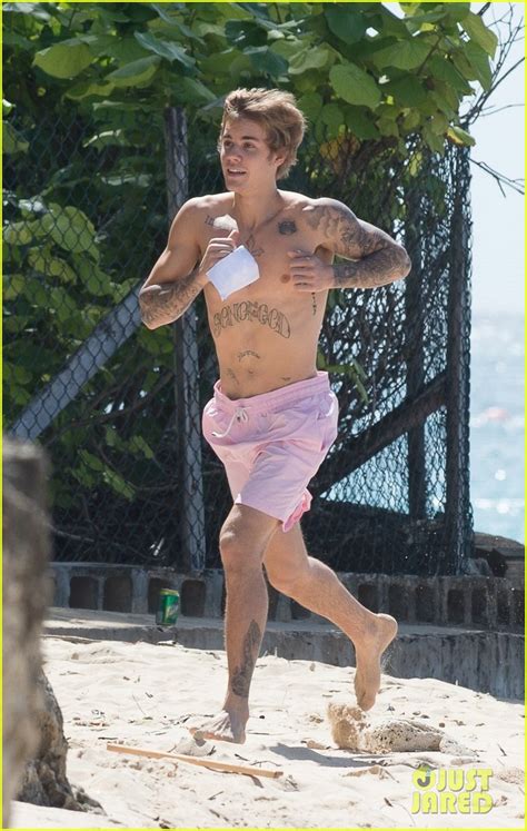 justin bieber s body is ripped in new shirtless beach photos photo 3833908 justin bieber