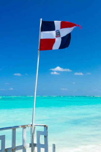 The flag of the dominican republic represents the dominican republic and, together with the coat of arms and the national anthem, has the status of a national symbol. Some curiosities about the Dominican Republic that maybe ...