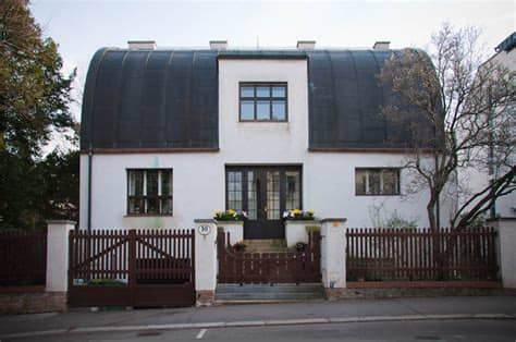 The architecture of adolf loos. reflections of a modern past: The Modern House