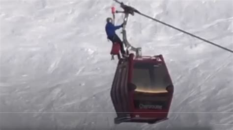 Helicopter Crews Rescue 150 Skiers From Stuck Gondola Lifts In French Alps Videos — Rt World News