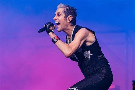 Perry Farrell Explains Managing Janes Addiction And Porno For Pyros At
