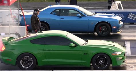Ford Mustang Gt Takes On Dodge Challenger Scat Pack 1320 In Drag Race