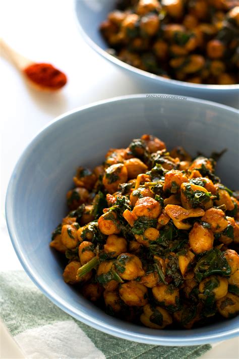 Receta fácil y muy barata de hacer en casa. Espinacas con Garbanzos | Danza de Fogones