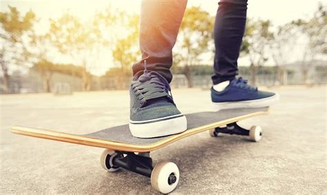 Where To Place Feet On Skateboard Quick Tips For Beginners