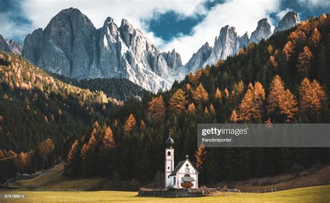 Santa Maddalena Church In Val Di Funes High Res Stock Photo Getty Images