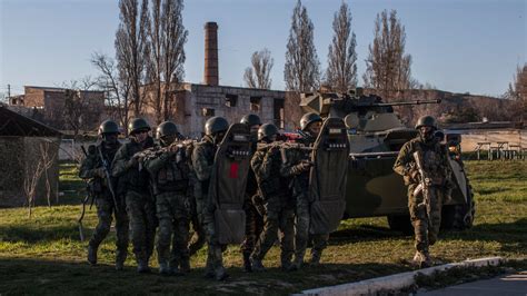Russian Forces Take Over One Of The Last Ukrainian Bases In Crimea The New York Times