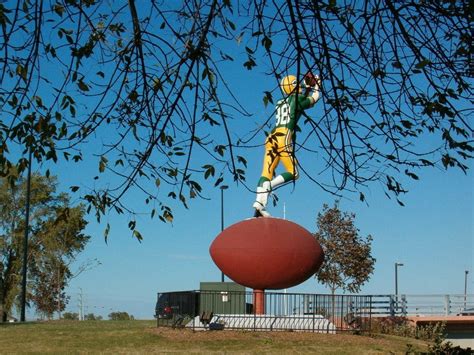 It is on the bay of green bay and, surrounded by many other villages, cities, and townships. Green Bay, WI | Things to do with kids in Green Bay
