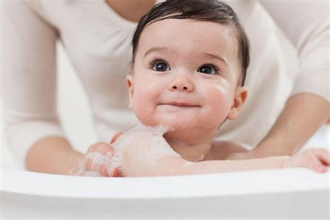 A Hora Do Banho Do Bebê Bebê Bem Querer