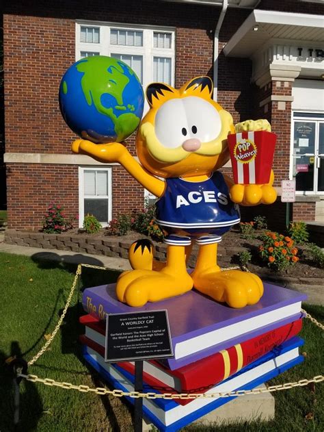 Worldly Cat Garfield Statue Garfield And Odie Garfield Cartoon Garfield