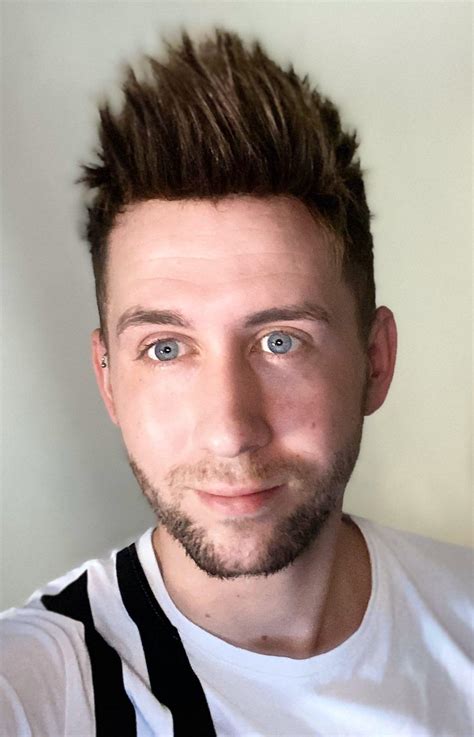 Men's hair highlights are making a major comeback. How to Choose The Best Hair Highlight Ideas for Men?