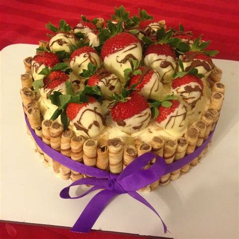 Find & download free graphic resources for birthday cake. Gateau chocolat, crémage au chocolat blanc avec fraises ...