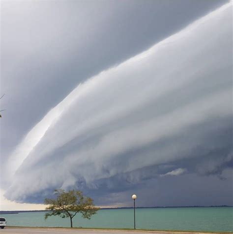 Massive Shelf Cloud Engulfs Michigan Apocalypse In Pictures Strange