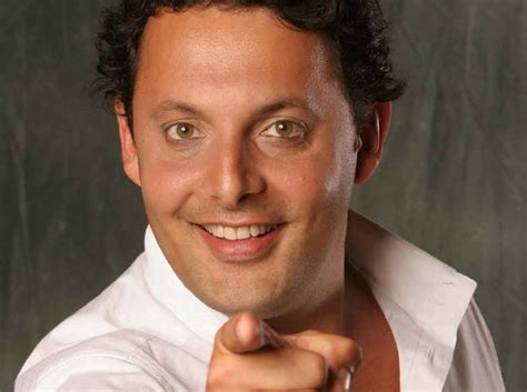 Benvenuto nella pagina ufficiale di enrico brignano, brignani, grignano. Poze Enrico Brignano - Actor - Poza 3 din 8 - CineMagia.ro