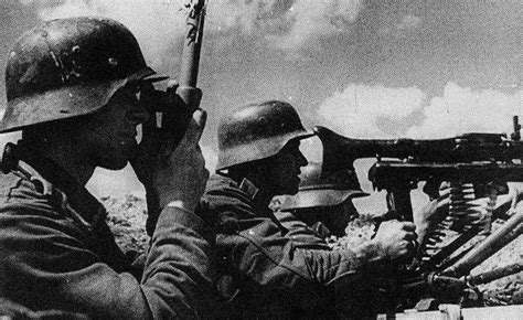 Mg42 Gunners In Trench Firing Position Ww2 Weapons