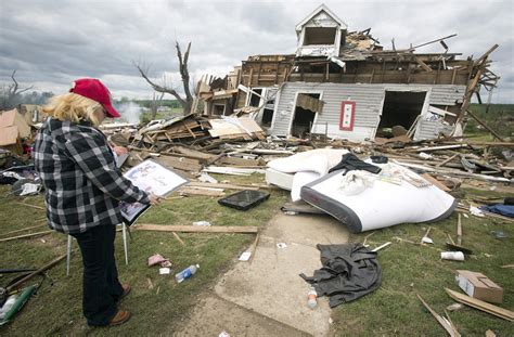Little Rock Arkansas Tornadoes Rip Midwest And South Pictures