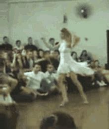 Dancing Skirt Twirl Gif Dancing Skirt Twirl Spinning Discover