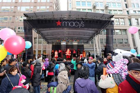 Downtowndc Macys Gets In The Christmas Spirit Unveils Holiday