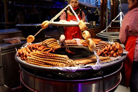Christmas Market Foods What To Eat Drink In Germany The Curious