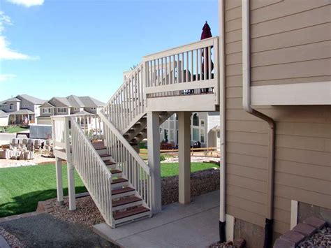When attaching stair stringers, use a level to draw two plumb lines to mark the left and right positions for the skirts and horizontal lines to mark the top tread location. deck stairs - Google Search | Exterior stairs, Deck stairs, Decks and porches
