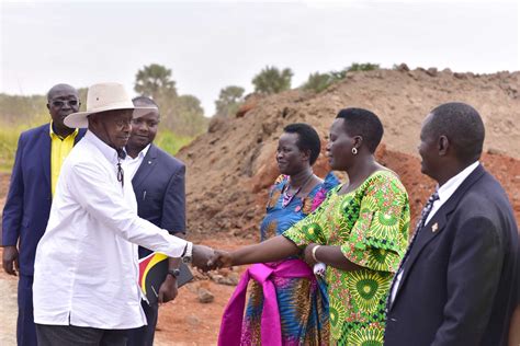 Yoweri kaguta museveni, president of the republic of uganda. President Museveni: Hon Zaake escaped from police custody ...