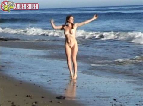 Aimee Sweet Nuda Anni In Bare Naked Survivor
