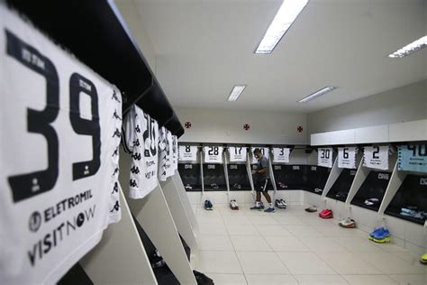 Botafogo e avaí se enfrentam na noite deste sábado (3), às 21h (de brasília), na ressacada, em duelo válido pela nona rodada da série b.a partida terá transmissão ao vivo no premiere, na. Botafogo confirmado com mudanças na escalação contra Vasco ...
