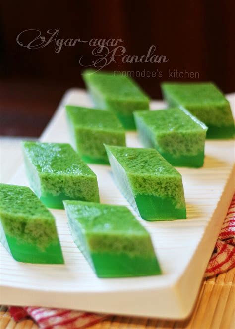 Layers of agar agar thickened coconut milk and pandan juice made this beautifully layered agar agar santan lapis. mamadee's kitchen: AGAR-AGAR PANDAN SANTAN