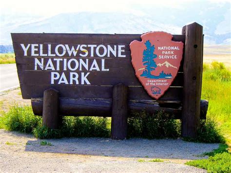Complete Visitors Guide To Yellowstone National Park