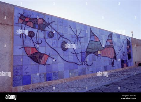 Mural De Azulejos De Joan Miro Fotos E Imágenes De Stock Alamy