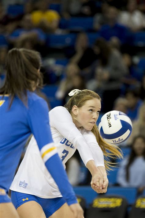 Womens Volleyball Loses To Pac 12 Champion Stanford Daily Bruin