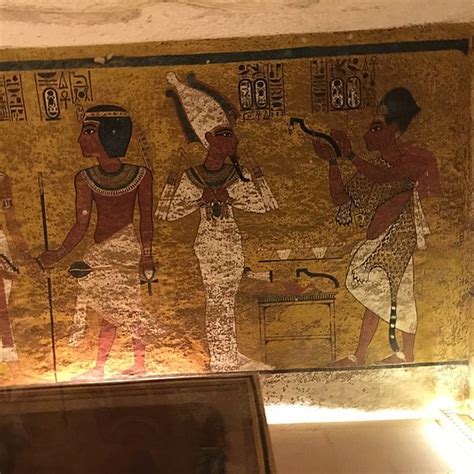 pharaoh tutankhamun s burial chamber could contain door to nefertiti s tomb