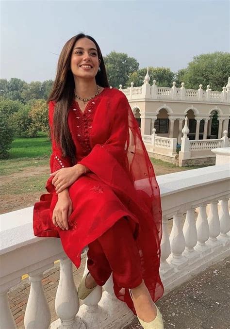 Beautiful Red Dresses Worn By Top Pakistani Actresses Reviewitpk