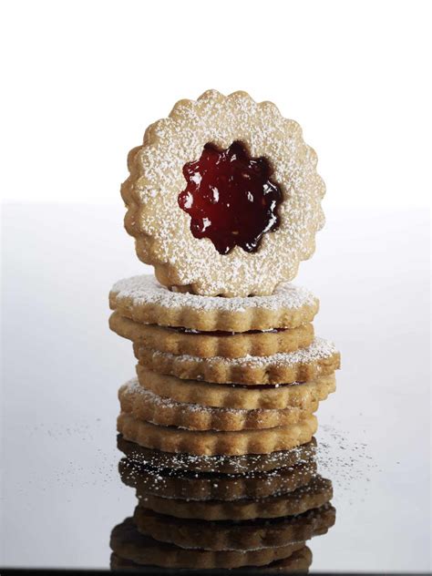 Raspberry Almond Linzer Cookies Recipe