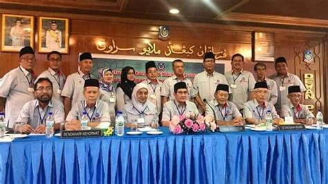 Ahmad zahid hamidi selepas dato' sri najib tun razak mengumumkan perletakan jawatan presiden umno berkuatkuasa serta merta pada 12 mei 2018. Terkejut Dr. Abas Kekal Yang Dipertua Persatuan Kebangsaan ...
