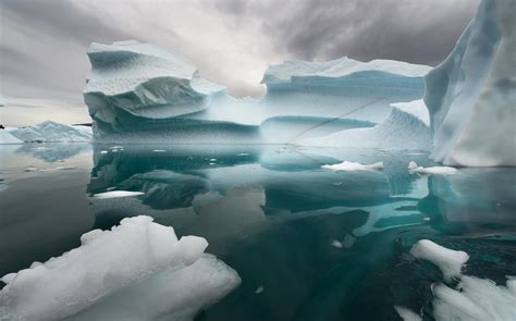 Iceberg Hd Wallpaper Background Image 2048x1278 Id913150