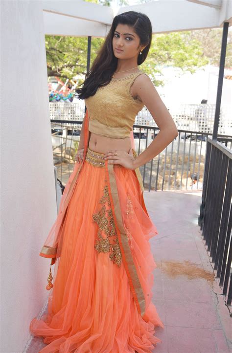 South Actress Pallavi Naidu Sexy Navel Show Photoshoot Gallery