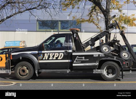 Nypd Tow Truck Hi Res Stock Photography And Images Alamy