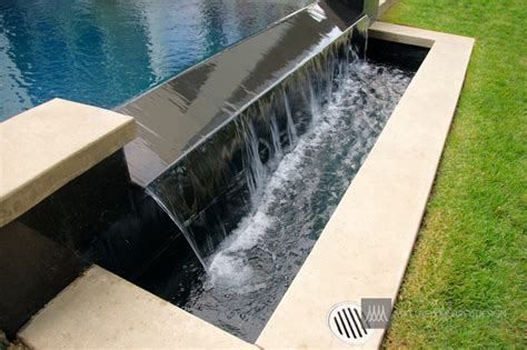 Modern Swimming Pool With Negative Edge Spillway Modern Pool