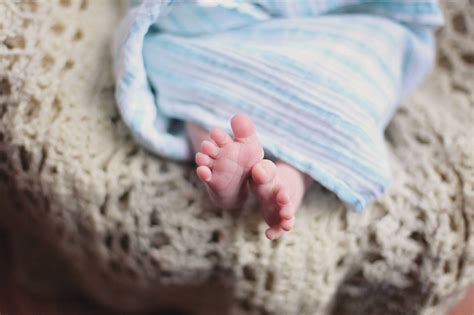 Ab wann sind kissen und decken für babys und kleinkinder unbedenklich? Download Ab Wann Schläft Baby Mit Kissen Und Decke ...