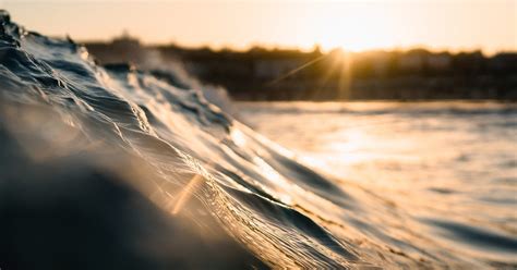 Bab.la tidak bertanggung jawab atas isinya. ClimbingNoob: Tsunami Disebabkan Oleh