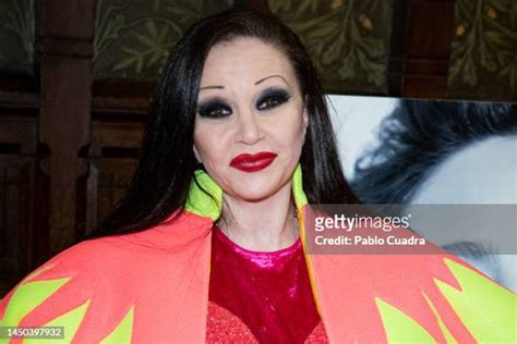 Singer Alaska Photos And Premium High Res Pictures Getty Images