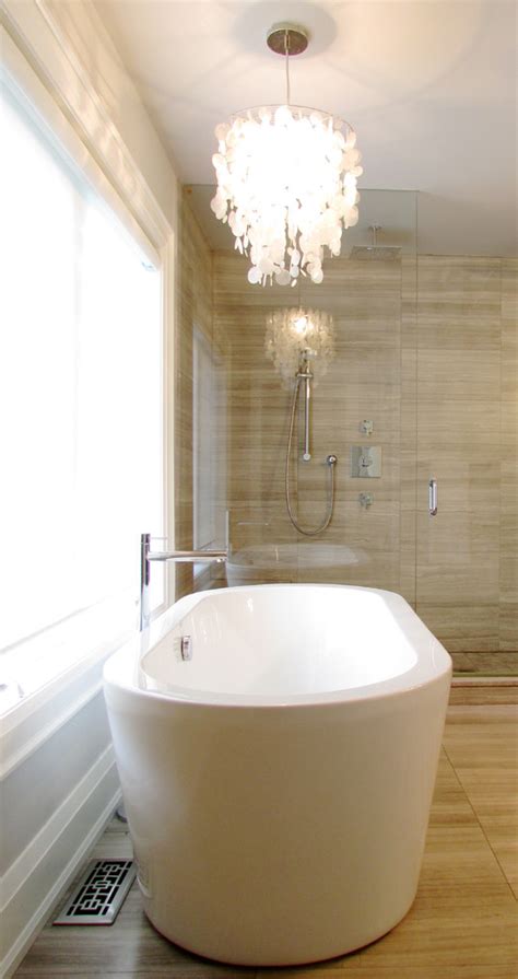 As we've just mentioned in our intro above, the quality of whirlpools varies as you move from one model to the next. Elegant freestanding tubs in Bathroom Contemporary with ...