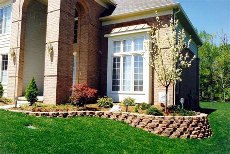 37 Gorgeous Front Yard Retaining Wall Ideas Perfect For Your Front