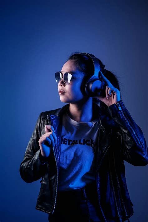 Girl With Headphones Pictures Download Free Images On Unsplash