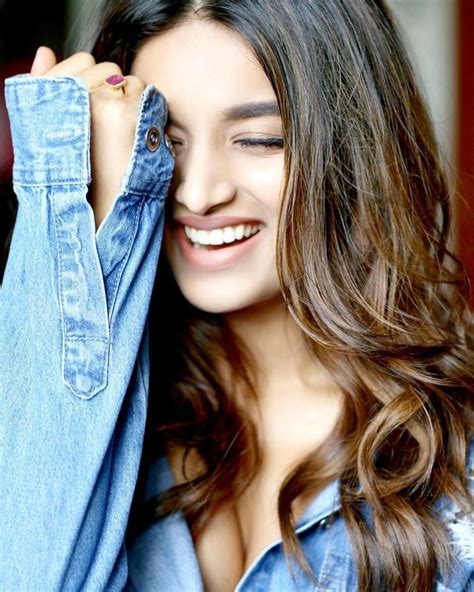 Nidhhi Agerwal Cute Smile 💋 Nidhi Agarwal Hot Beautiful Bollywood
