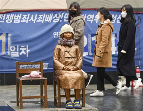 japan urges south korea to immediately act after comfort women ruling is finalized the